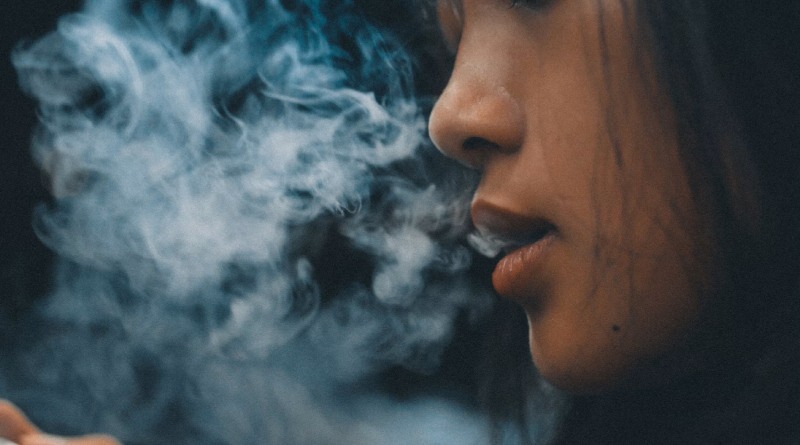 El consumo diario de tabaco cae al 15,4 % en España y alcanza su mínimo histórico Consumo de tabaco